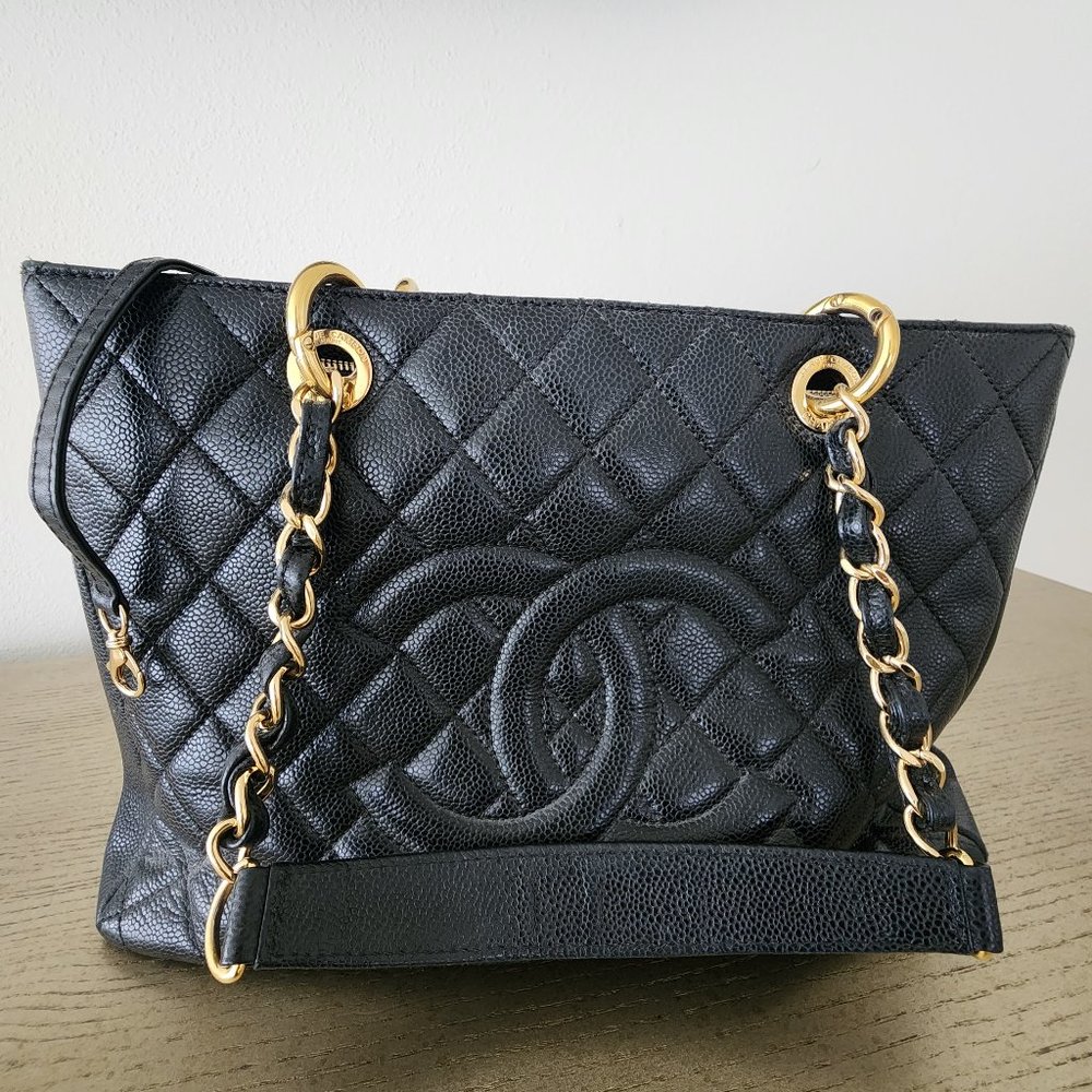 Chanel Shopper